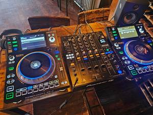 Console de mixage audio Denon DJ SC5000M Prime X1800 neuve, garantie 3 ans, Wi-Fi, Bluetooth, prête à être expédiée ! Matériau plastique - Product Image 3