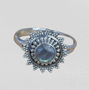 Anillo giratorio de plata de ley con piedras preciosas de labradorita, anillo hecho a mano para niñas, Plata de Ley 925 de labradorita - Product Image 1