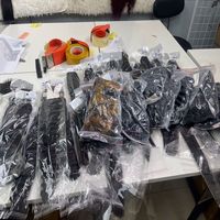 Warna emas keriting telur kutikula rambut Virgin sampel gratis rambut manusia Brasil Virgin bundel rambut dengan penutup tas bulan betina