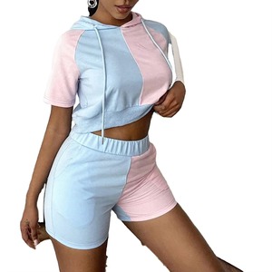 Fabricant sur mesure de survêtements pour femmes, ensembles de 2 pièces, sweat-shirt à capuche court et pantalon de survêtement, jogging court avec poches - Product Image 1