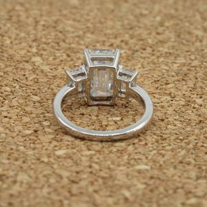 Anillo de diamante cultivado en laboratorio de plata de alta calidad 5,30 quilates corte esmeralda VVS2 E Color IGI certificado proveedor mayorista sostenible - Product Image 6