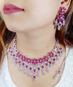 Colección de joyas de AD nupcial de calidad superior, conjunto de joyas indias amigables con la piel con Maang Tika, regalo de compromiso para fiesta de boda - Product Image 3