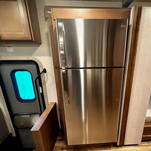 SUPPLIER OF Used 2023 T h o r Motor <b>Coach</b> Palazzo Class A diesel motor home 37.6 - Product Image 4