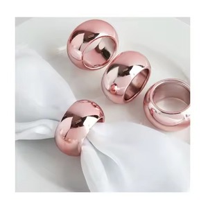 แหวนโลหะสีโรสโกลด์มีสไตล์คลาสสิกแหวนผ้าเช็ดปากดีไซน์สร้างสรรค์ - Product Image 1