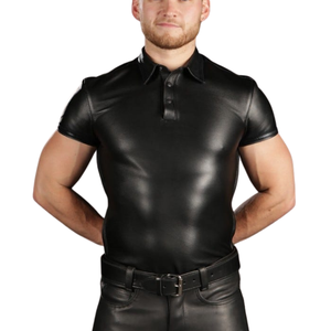 Polo de Piel de Cordero Rojo, Polo de Piel de Cordero Rojo Intenso, Elegante y Moderno, Perfecto para Declaraciones de Moda Modernas - Product Image 1