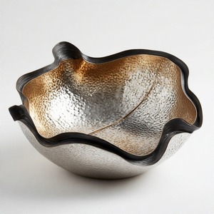 AuroraTray Glam Bowl Dish The Imperial Opulence Regal Bol de service artisanal en plaqué or avec embellissements de crête royale - Product Image 4