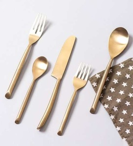 Ensemble de couverts de qualité supérieure, durable ou résistant à la rouille et élégant, essentiels pour la salle à manger pour un usage quotidien, disponible au meilleur prix - Product Image 1