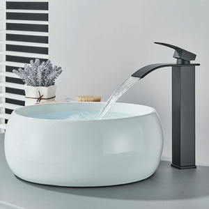 ก๊อกน้ำอ่างล้างหน้าแบบน้ำตก สีดำ รุ่นใหม่ <span class=keywords><strong>ขาย</strong></span>ดี ผลิตจากสแตนเลส แบบรูเดียว สำหรับห้องน้ำ - Product Image 1