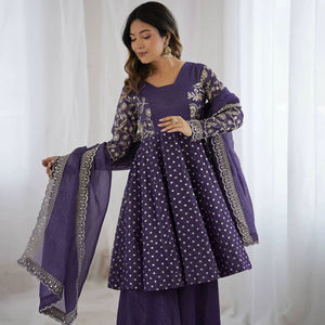 ชุดอนาร์กาลีปักลายพร้อมใส่สำหรับผู้หญิงในเทศกาลต่างๆ - Product Image 1