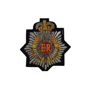 Étiquettes de vêtement élégantes et durables en polyester, patchs d'emblèmes britanniques brodés à la main avec des badges Wok en fil métallique tissé - Product Image 1