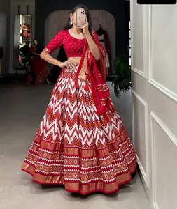 Saree en georgette de travail à séquence lourde à la mode avec bordure en passepoil et pièces de chemisier en dentelle Saree de fête pour femmes