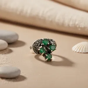 Bague Vintage en Argent 925 avec Émeraude Taillée en Grappe, Design Croix pour Femme, Sertissage à Griffes, Bijoux Fins, Style Romantique pour Fiançailles et Mariage - Product Image 2