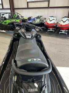 ¡GRAN OFERTA! Nueva Moto Acuática Yamaha FX Cruiser SVHO 2025 de Calidad Superior, 2 Tiempos, 226-300HP, 4 Cilindros, de Aluminio, Automática con Audio y 3 Asientos - Product Image 3