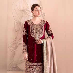 Ensemble salwar kameez en georgette de créateur avec haut et bas ornés de broderies lourdes et dupatta assorti pour les sorties décontractées, finition haut de gamme - Product Image 2