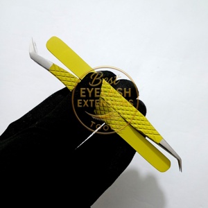 Pinzas Profesionales de Acero Inoxidable Amarillo para Extensión de Pestañas con Punta de Fibra y Agarre Antideslizante para Volumen y Aislamiento de Pestañas - Product Image 2