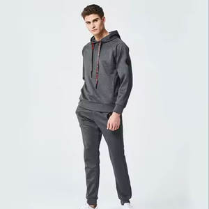 Survêtement en polyester pour hommes Ensemble de jogging survêtement personnalisé Ensemble de jogging piste vierge marque privée Ensemble de survêtement pantalon de survêtement et sweat à capuche pour hommes - Product Image 1