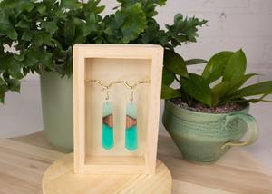 Pendientes de personalidad de madera de empalme de resina, Pendientes colgantes geométricos simples para mujer - Product Image 3