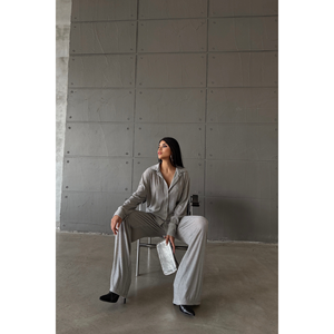 Conjunto Brillante Plateado para Mujer - Camisa y Pantalones - Product Image 6