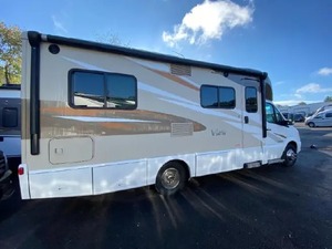 Winnebago V-i-e-w 24V d'occasion de 2016 prêt à être vendu - Product Image 2