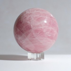 Sphère de cristal de Quartz Rose Rose poli sculpté à la main boule de pierres précieuses guérison métaphysique et décoration de la maison - Product Image 3