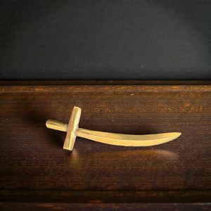 รูปปั้นทองเหลืองนิตริต ทาลวาร์ ชราสตรา งานหล่อขึ้นรูปด้วยมือ  วัตสุ ชราสตรา  ของตกแต่งบ้าน  วิธีการเสริมฮวงจุ้ย  ป้องกัน  ความมั่นคง  โบราณ  ของตกแต่งบ้าน - Product Image 2