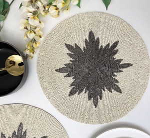 Manteles Individuales de 14 Pulgadas con Cuentas y Diseño Floral Personalizado para Decoración de Mesa en Fiestas Navideñas, MOQ Bajo de 30 Piezas, Multicolor - Product Image 3