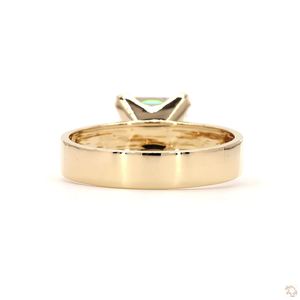 Anillo Solitario Unisex Aniva con Diamante Cultivado en Laboratorio, Certificado IGI, Oro Amarillo de 14K, Corte Princesa, Engaste de Cuatro Puntas, Ancho, Moderno para Boda - Product Image 4