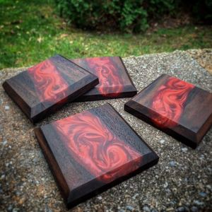 Sous-verre en résine époxy en bois fait main de qualité supérieure pour boisson au café et au thé avec forme multicolore et carrée et personnalisée - Product Image 2