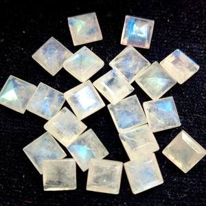 Piedra lunar arcoíris natural Corte cuadrado 5mm Facetado-Buena piedra preciosa suelta llamativa azul de buena calidad - Product Image 4