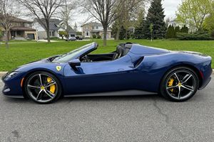 Ferrari 296 GTS Convertible 2024 Certificado, Seminuevo, Motor Turbo Híbrido, Interior en Cuero Claro, Tracción Trasera, ACC - Product Image 4