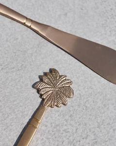 Nouveauté Couteau à beurre en laiton de style vintage Poli à la main Articles de cuisine avec la meilleure finition pour la vaisselle et la table pour les mariages - Product Image 2