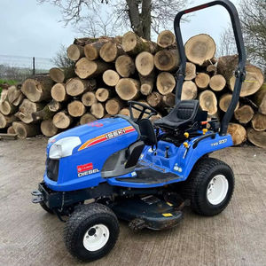 รถแทรกเตอร์ฟาร์มขนาดเล็ก TXG237 Iseki พร้อมตัวโหลดที่ต่ออย่างรวดเร็วและถัง22HP 4WD เครื่องยนต์ดีเซล540 PTO 3 POINT Hitch - Product Image 1