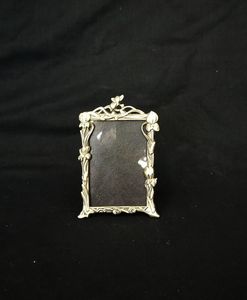 Cadre photo en métal de luxe pour portraits de couple avec un attrait gracieux, parfait pour la décoration romantique de la chambre - Product Image 1