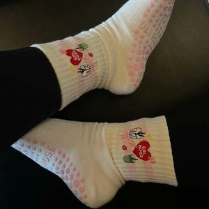 Calcetines Deportivos Antideslizantes con Soporte de Arco y Agarre en Talón y Puntera para Yoga, Pilates y Entrenamiento en Gimnasio, Modelo Vanilla Cream Grip Crew - Product Image 2