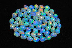 Opale éthiopienne unique en cabochon - Pierre d'opale arc-en-ciel bleu brillant - Forme ovale 6x4mm - Pierre précieuse d'opale à prix de gros - Product Image 2