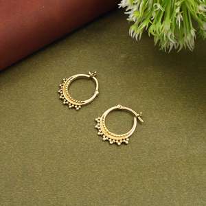 Pendientes de aro tribales en tono dorado, aros pequeños con borde de cuentas, joyería de moda étnica bohemia para mujer - Product Image 3