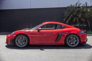 2023 718 CAYMAN GT4 RS RWD COUPE d'occasion en excellent état, avec protections extérieures rouges, boîte de vitesses automatique à 7 rapports, propulsion arrière, puissance 493 ch. - Product Image 5
