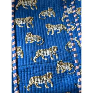 Tiger Print Quilted Tote <b>Handbag</b> Eco-Friendly and Reusable Zipper Closure for Daily Use and Outdoors - Product Image 4