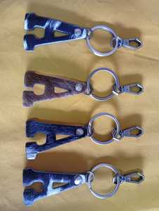 Ensembles de porte-clés sportifs en fausse fourrure personnalisés en gros, alphabet initial 'A-Z' et pendentif pour sac, voiture, accessoires vestimentaires, quatre saisons - Product Image 2