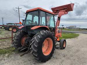 Pour tracteur de fiabilité Kubota M5700 pour l'agriculture quotidienne avec pompe et moteur à composants de base - Product Image 3