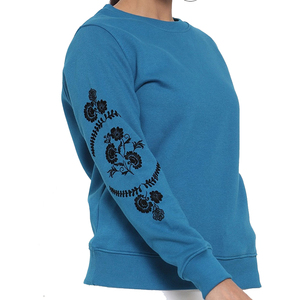 Sudadera de moda para mujer, diseñada con material de lana suave de diseño moderno de longitud recortada y estampados vibrantes para usar a la moda - Product Image 5