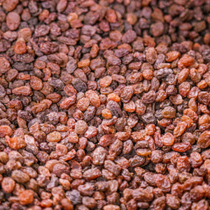 Indian Premium Jumbo Golden Raisins Fermes biologiques Eau sans soufre préservée AD séchée en vrac emballée Qualité assurée Goût sucré - Product Image 1