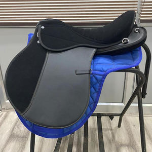 Nueva Silla de Montar Inglesa Personalizada de Estilo Sintético para Caballos de Resistencia, con Armazón de Plástico y Diseño de Costura Lisa para Equitación - Product Image 1