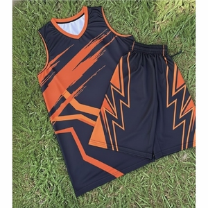 Uniformes de Baloncesto Personalizados, Tejido Transpirable de Secado Rápido con Costuras Resistentes para un Uso Duradero - Product Image 1