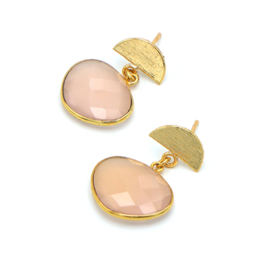ต่างหูห้อยประดับพลอยแคลเซโดนีสีชมพูสำหรับผู้หญิง ยี่ห้อ DUA ทำจากทองเหลืองผสมทองแดง ชุบทอง 18K ดีไซน์ทันสมัย เหมาะสำหรับงานแต่งงาน สวยงาม ประณีต ทำด้วยมือ - Product Image 3