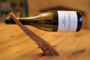 Porte-bouteille en bois fait à la main avec un savoir-faire raffiné et une construction durable pour un usage quotidien - Product Image 3