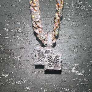 จี้คิวบันลิงค์แบบกำหนดเอง ดีไซน์ฮิปฮอป ประดับโมอิสซาไนต์ พร้อมจี้รูปถุงเงินแบบฝังเพชร ชุบทอง 18K เงินแท้ 925 - Product Image 4