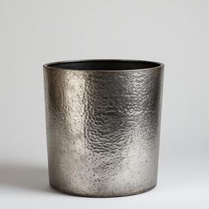 Maceta de metal decorativa hecha a mano rústica de primera calidad perfectamente diseñada para el estilo de jardín interior de temporada y la decoración elegante - Product Image 2