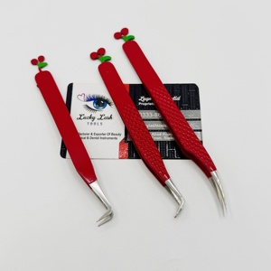 LUCKY LASH TOOLS Pince à épiler professionnelle pour cils volumineux en acier inoxydable Logo personnalisé Rouge Durable et précise Utilisation en salon - Product Image 4
