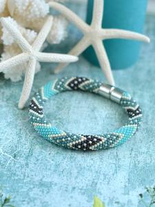 Brazalete de abeja con cuentas hecho a mano-Brazalete para mujeres y niñas - Product Image 5